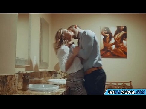 ❤️ Nalika pirang busty seduces anjeun dina restroom umum ❤️ Sex dina su.rionews.top ❌️❤